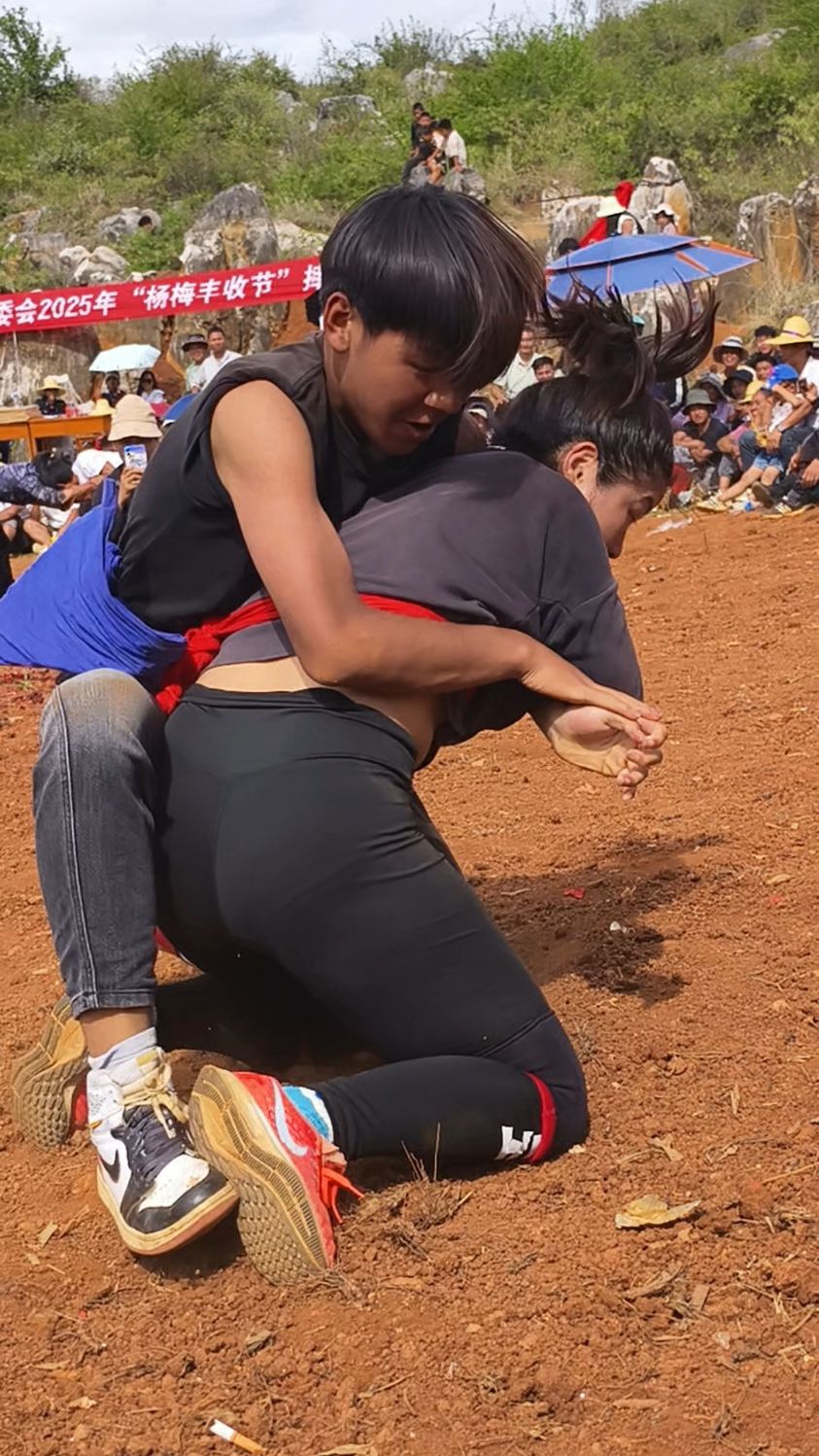 NG体育- 摔跤友谊赛上演强强对话，徽州霹雳队强势反弹江汉天虎队，团队配合流畅；观赏性拉满