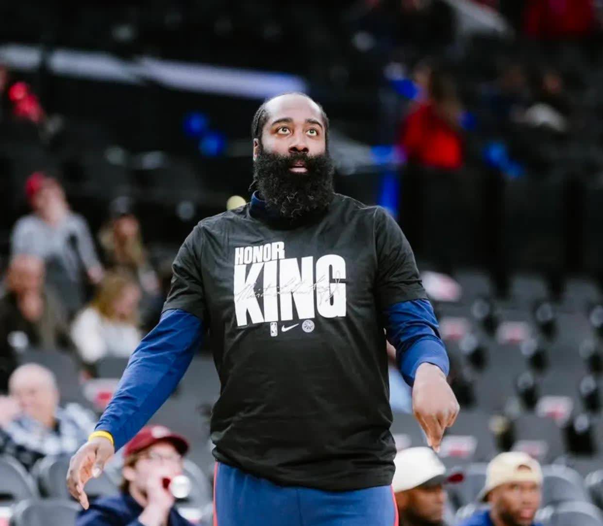 关于锐不可当引发热议！，哈登在公牛比赛中晋级下一阶段引发球迷热议的信息