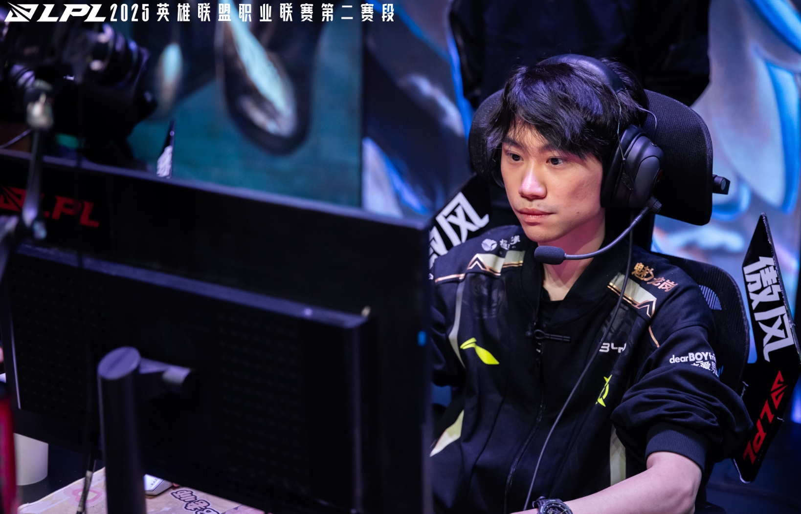 南宫体育- theshy近期直播回放 