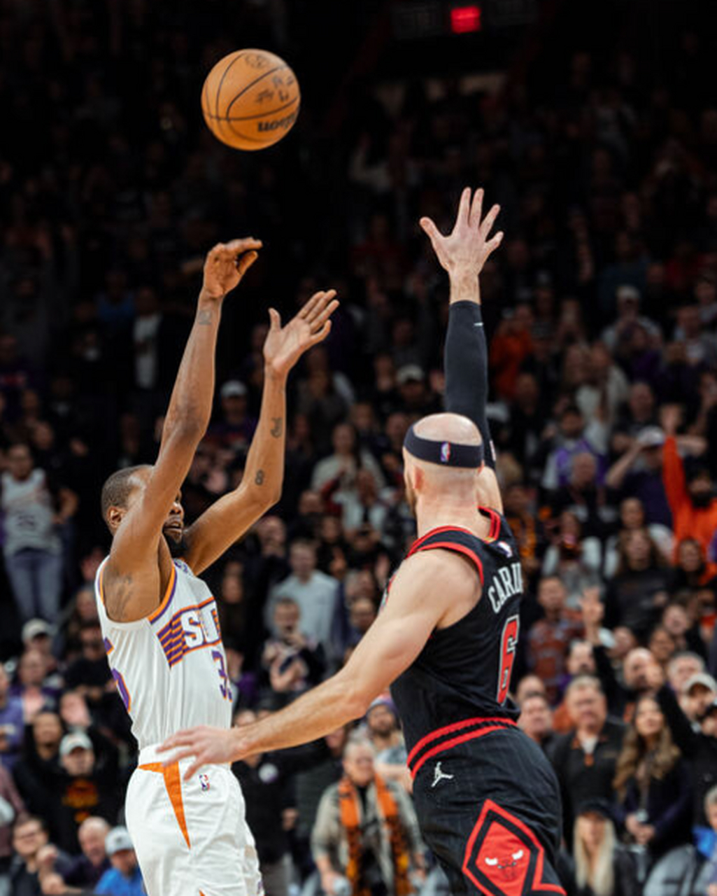 南宫体育- 巴西杜兰特运球出界 