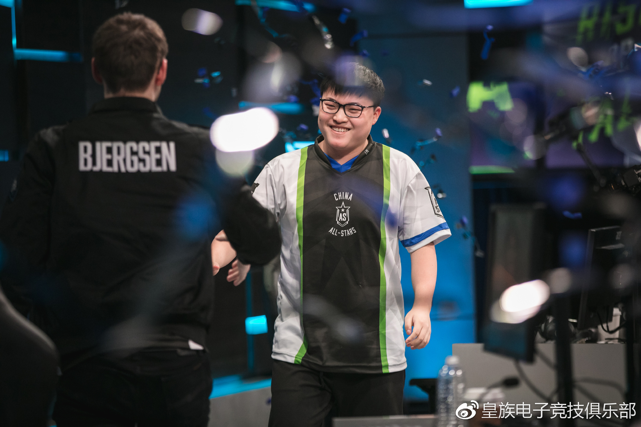 南宫体育-包含Uzi赛事官方发布逆转新规，老鹰争议不断！的词条